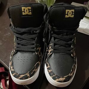 Hardly worn DC shoes.